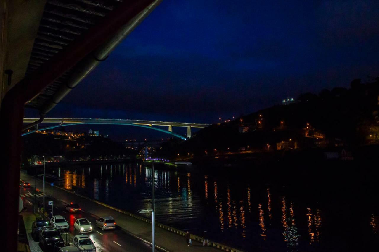 Red House By The River Apartment Porto Bagian luar foto